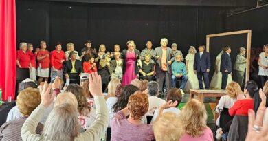 Adultos mayores de Canals, La Carlota y Pueblo Italiano compartieron un inolvidable encuentro teatral